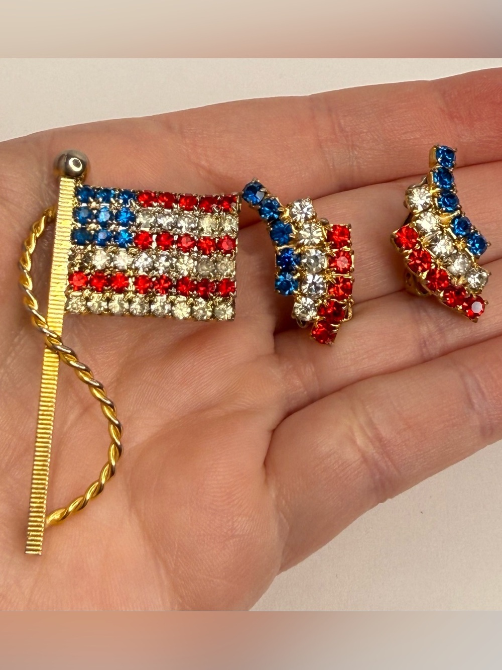 Vintage Rhinestone USA Flag Brooch Pin & Earrings Set Patriotic 4th July